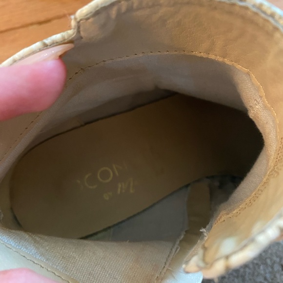 Coconuts by Matisse Gold Booties - Picture 5 of 7